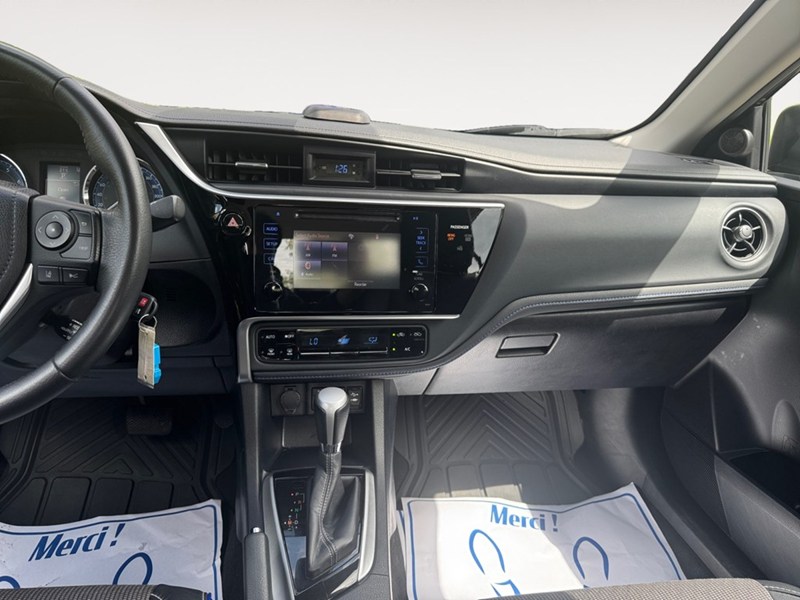 2017 Toyota Corolla 4dr Sdn CVT SE