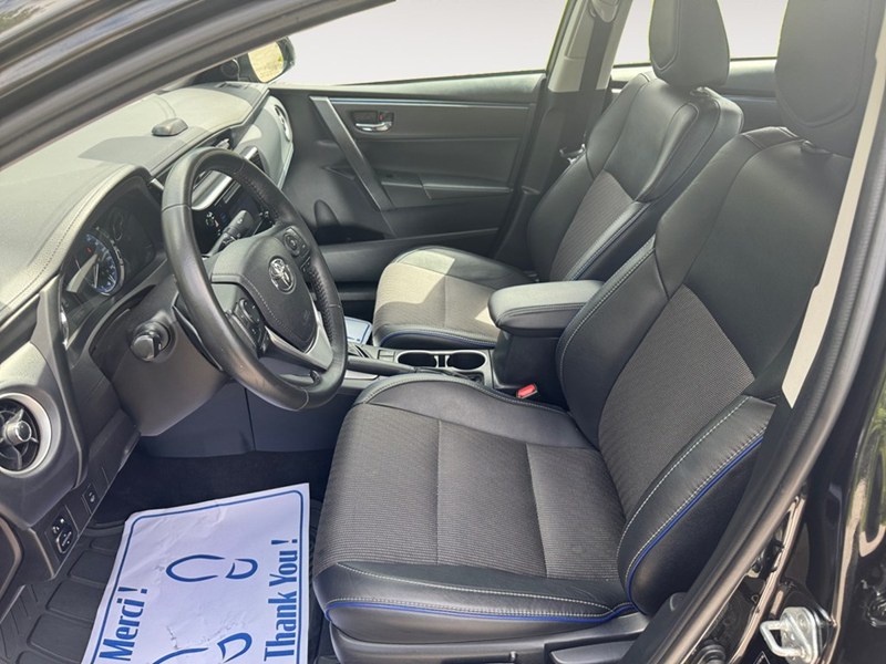 2017 Toyota Corolla 4dr Sdn CVT SE