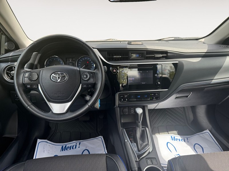2017 Toyota Corolla 4dr Sdn CVT SE