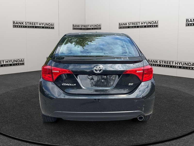 2017 Toyota Corolla 4dr Sdn CVT SE