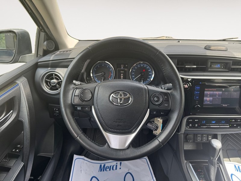 2017 Toyota Corolla 4dr Sdn CVT SE