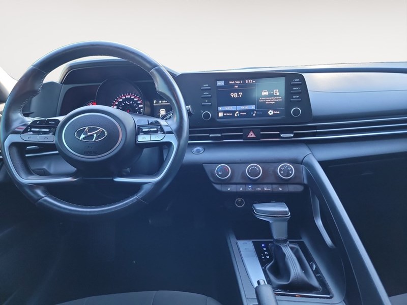 2022 Hyundai Elantra Preferred IVT