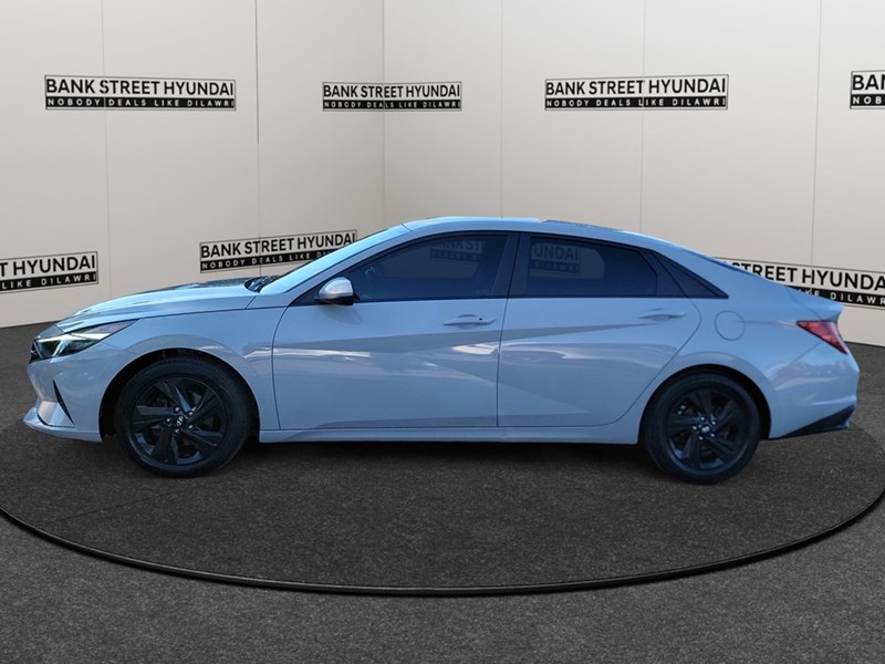 2022 Hyundai Elantra Preferred IVT