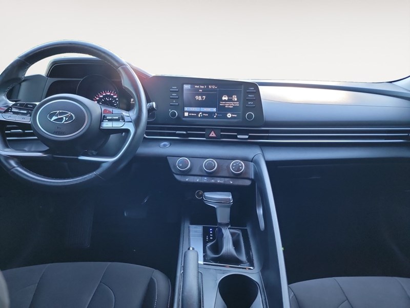 2022 Hyundai Elantra Preferred IVT