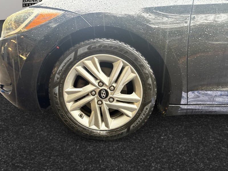 2017 Hyundai Elantra 4dr Sdn Auto LE