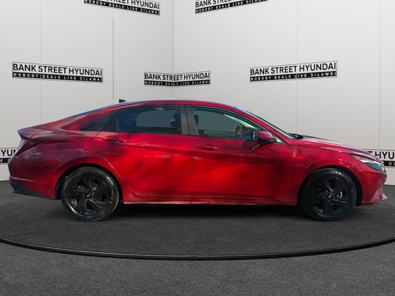 2022 Hyundai Elantra Preferred IVT w/Sun & Tech Package