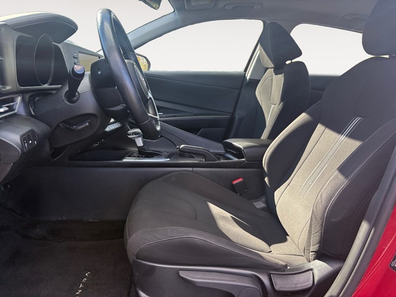 2022 Hyundai Elantra Preferred IVT w/Sun & Tech Package