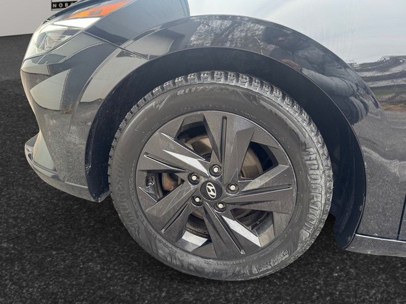 2022 Hyundai Elantra Preferred IVT w/Sun & Tech Package