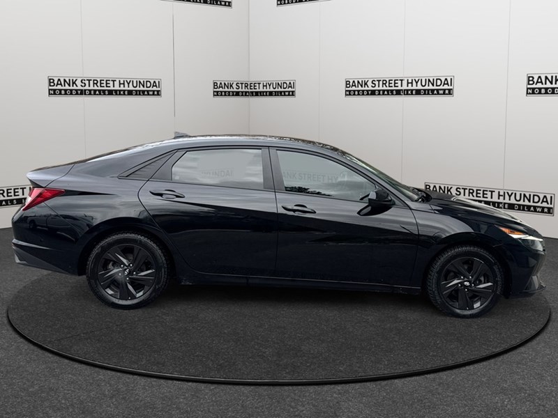 2022 Hyundai Elantra Preferred IVT w/Sun & Tech Package