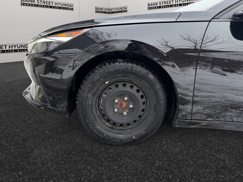 2023 Hyundai Elantra Preferred IVT