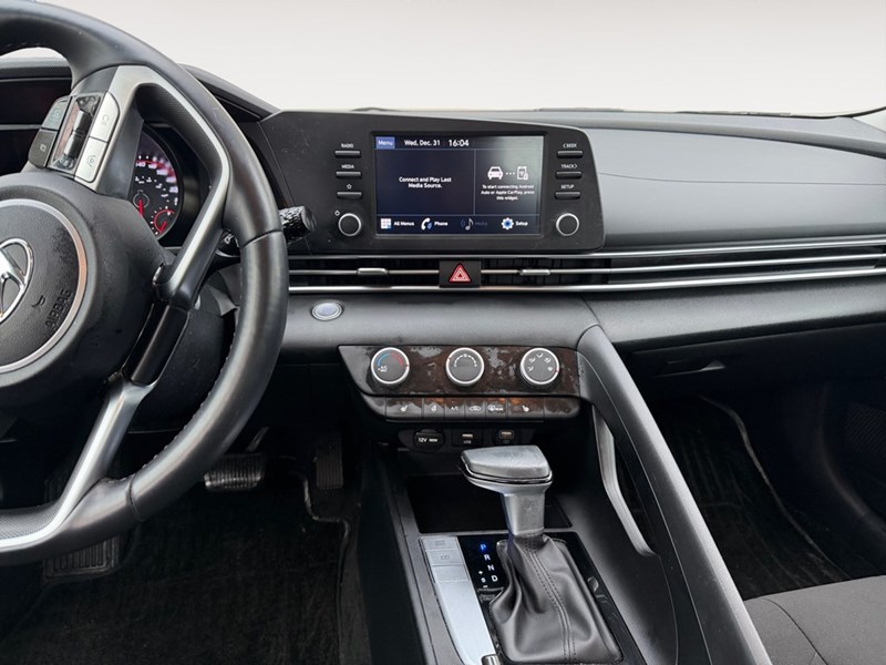 2023 Hyundai Elantra Preferred IVT