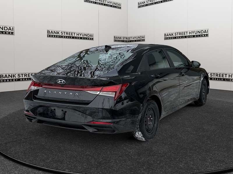 2023 Hyundai Elantra Preferred IVT