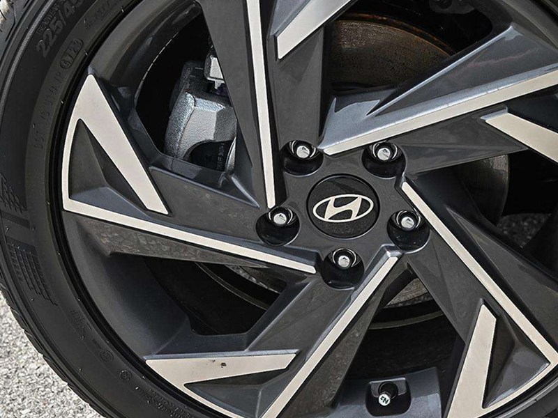 2026 Hyundai Elantra Luxury IVT