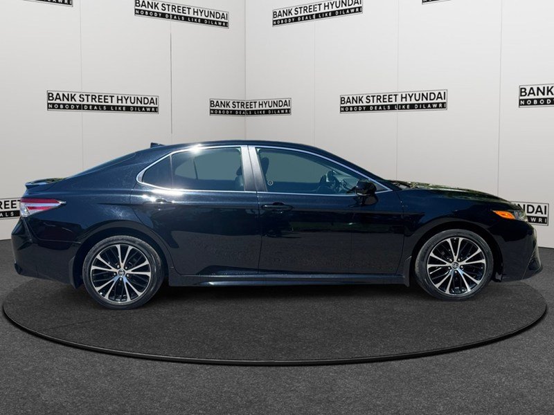 2020 Toyota Camry SE Auto