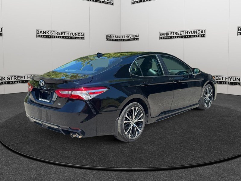 2020 Toyota Camry SE Auto