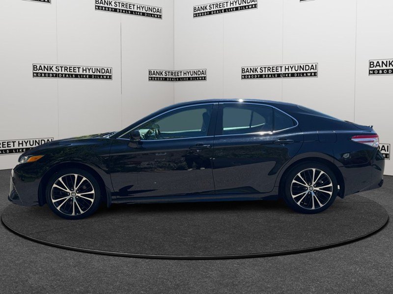 2020 Toyota Camry SE Auto