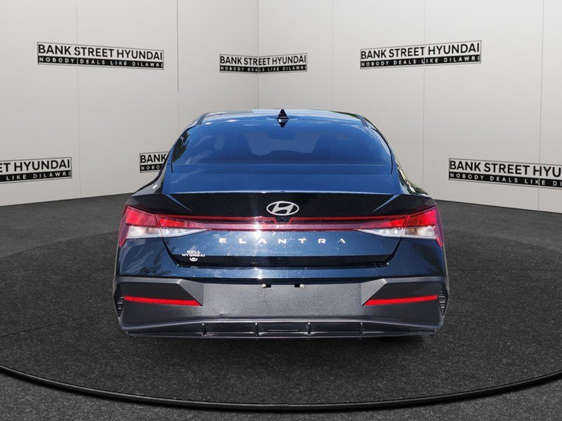 2024 Hyundai Elantra Preferred IVT