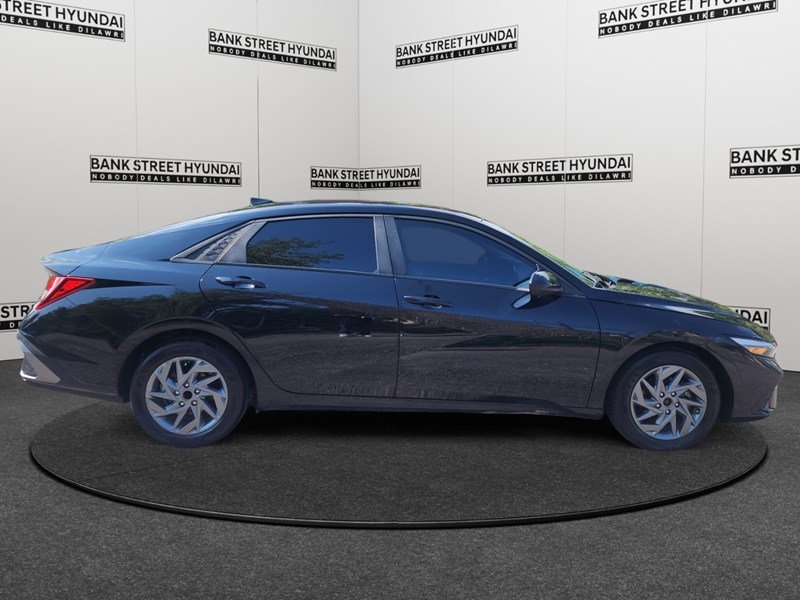 2024 Hyundai Elantra Preferred IVT