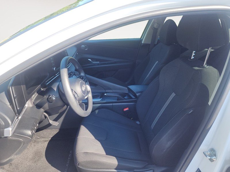 2024 Hyundai Elantra Essential IVT
