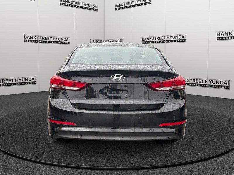 2017 Hyundai Elantra 4dr Sdn Auto LE