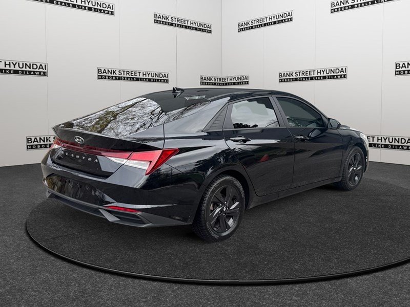 2022 Hyundai Elantra Preferred IVT w/Sun & Tech Package