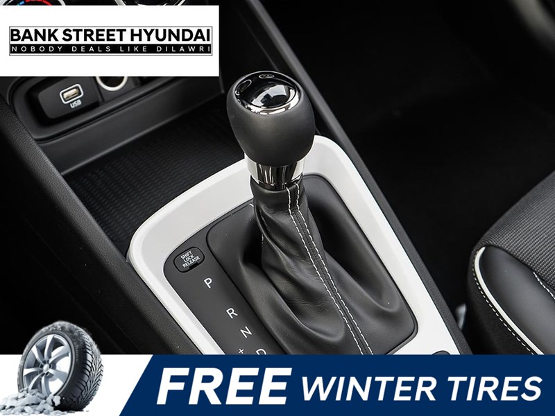 2025 Hyundai Venue Ultimate IVT w/Black Interior