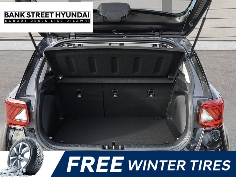 2025 Hyundai Venue Ultimate IVT w/Black Interior