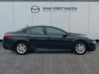 2025 Toyota Camry SE Hybrid - One Owner - Clean CarFax