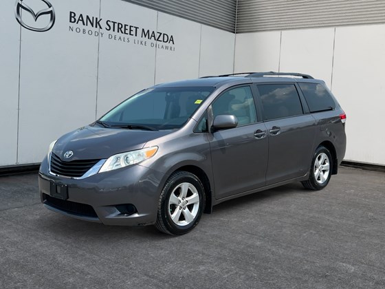 2012 Toyota Sienna LE 8 Passenger