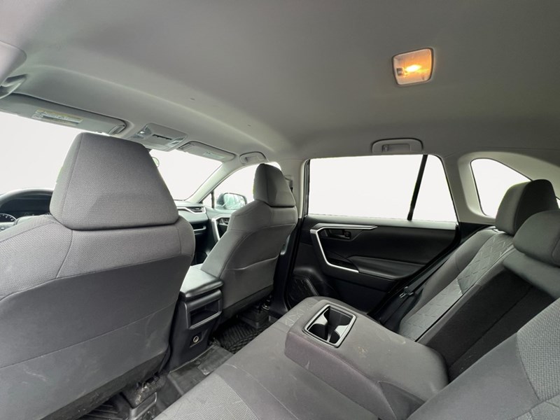 2021 Toyota RAV4 LE FWD