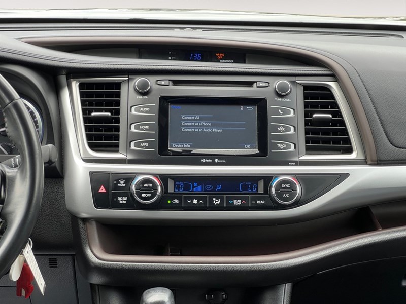 2015 Toyota Highlander AWD 4dr LE