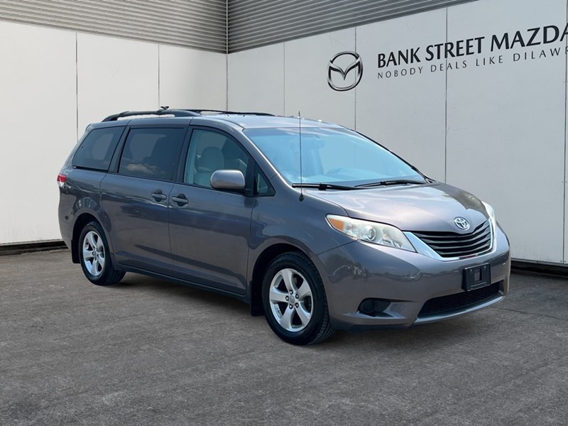 2012 Toyota Sienna 5dr V6 LE 8-Pass FWD