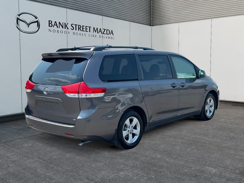 2012 Toyota Sienna 5dr V6 LE 8-Pass FWD