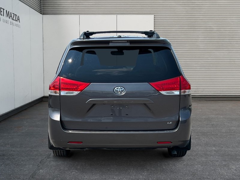 2012 Toyota Sienna 5dr V6 LE 8-Pass FWD