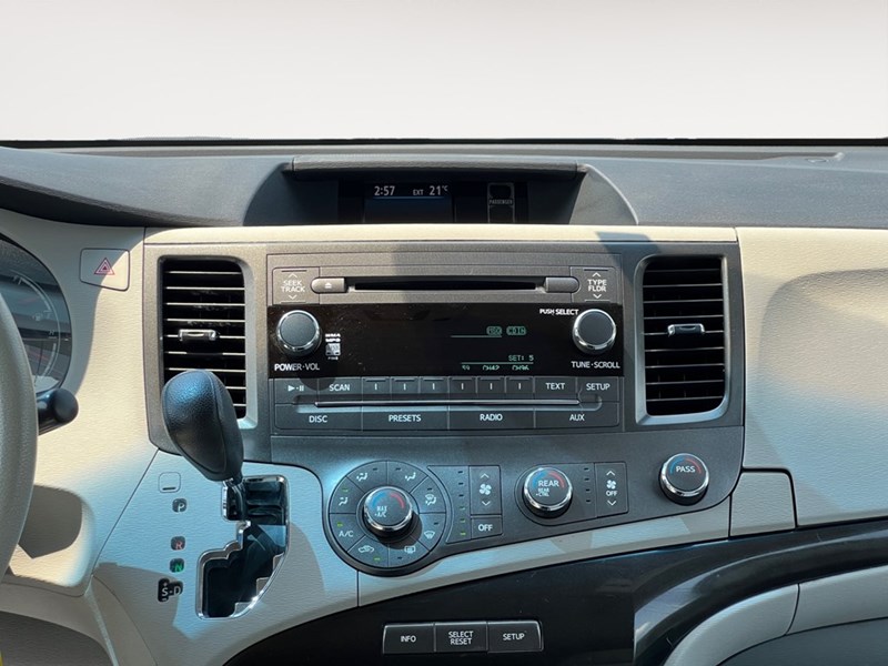 2012 Toyota Sienna 5dr V6 LE 8-Pass FWD