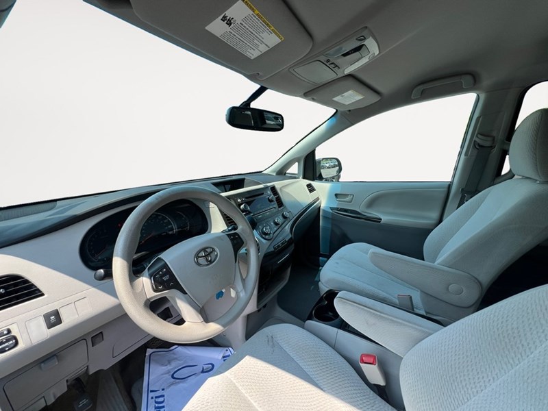 2012 Toyota Sienna 5dr V6 LE 8-Pass FWD