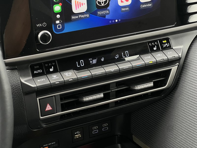2025 Toyota Camry SE Hybrid - One Owner - Clean CarFax
