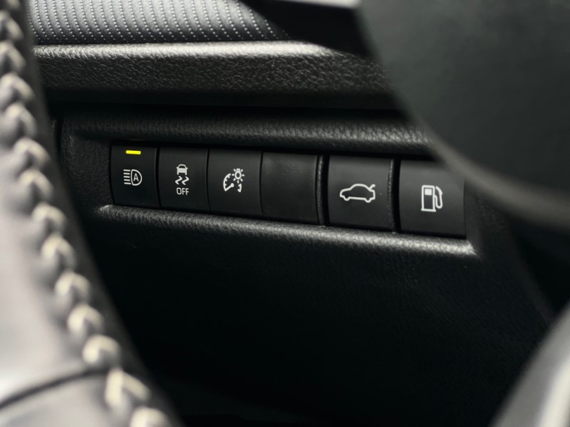 2025 Toyota Camry SE Hybrid - One Owner - Clean CarFax