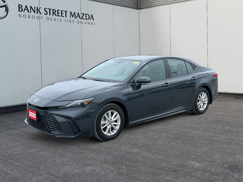 2025 Toyota Camry SE Hybrid - One Owner - Clean CarFax