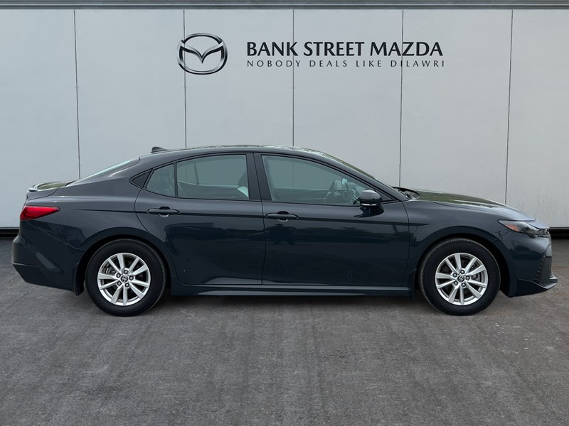 2025 Toyota Camry SE Hybrid - One Owner - Clean CarFax