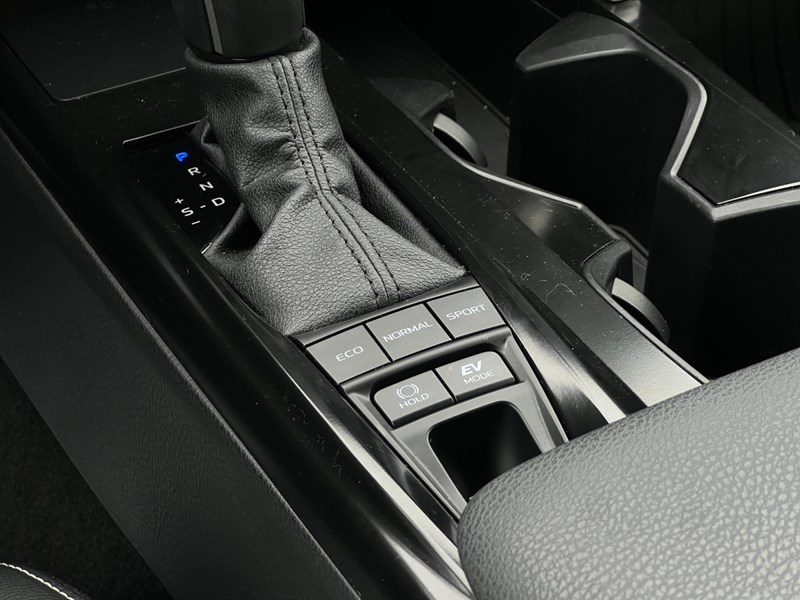 2025 Toyota Camry SE Hybrid - One Owner - Clean CarFax