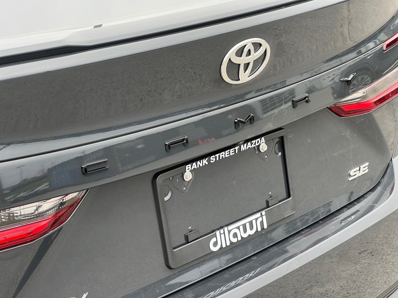 2025 Toyota Camry SE Hybrid - One Owner - Clean CarFax