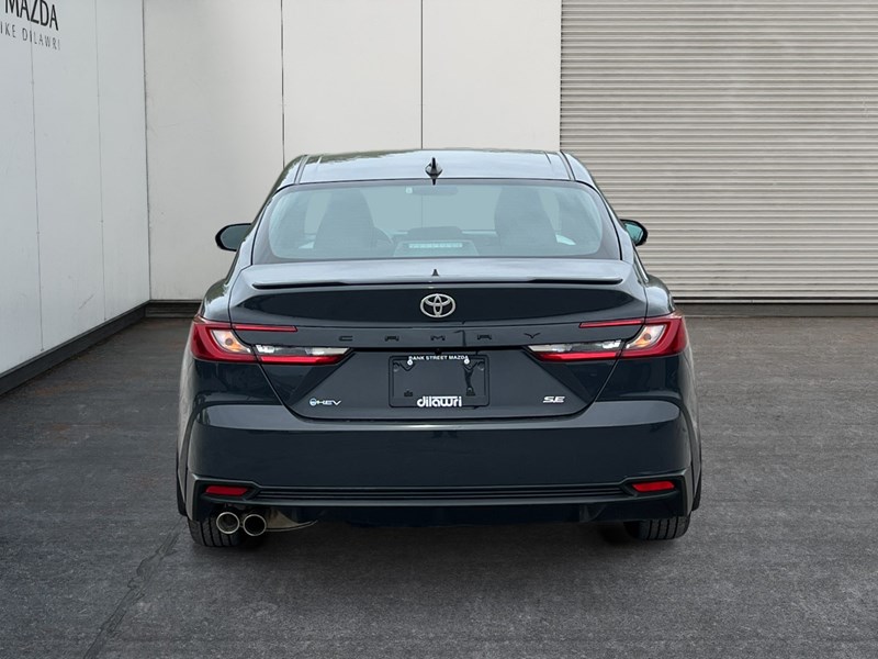 2025 Toyota Camry SE Hybrid - One Owner - Clean CarFax