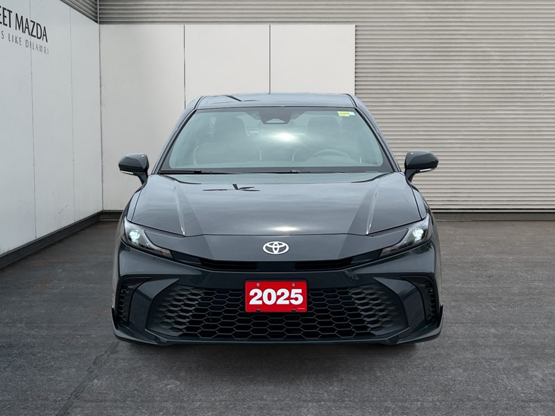 2025 Toyota Camry SE Hybrid - One Owner - Clean CarFax