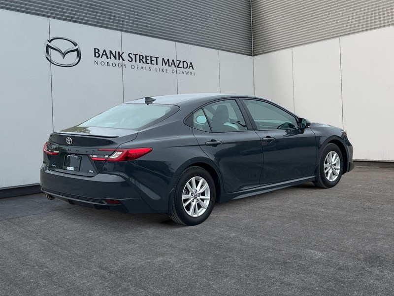2025 Toyota Camry SE Hybrid - One Owner - Clean CarFax