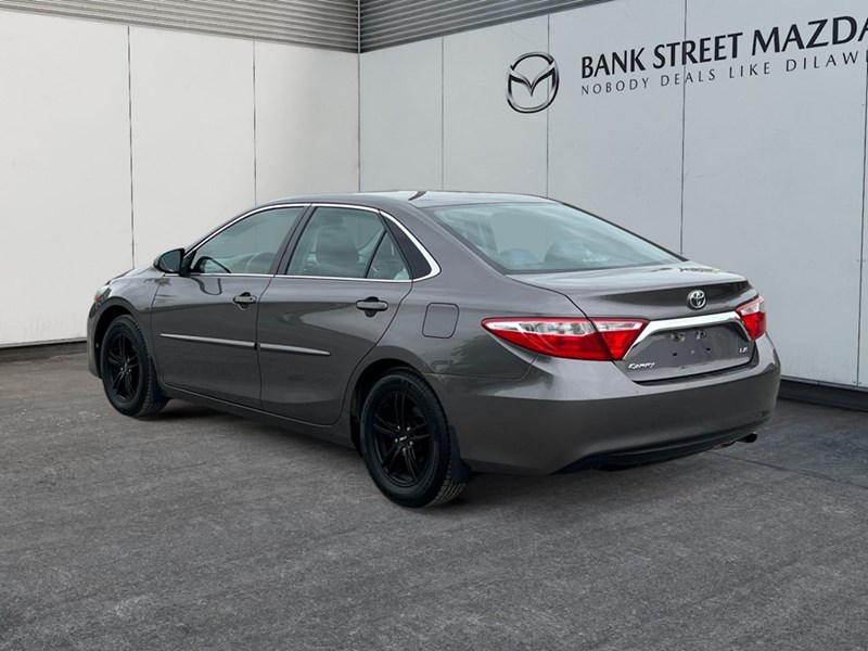 2015 Toyota Camry 4dr Sdn I4 Auto XLE