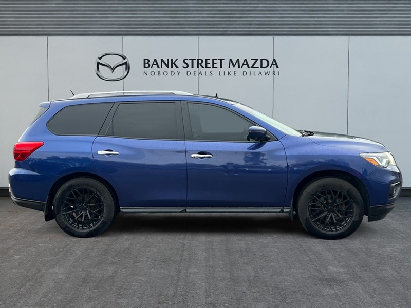 2018 Nissan Pathfinder 4x4 Midnight Edition