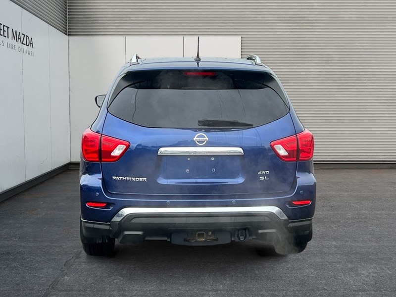 2018 Nissan Pathfinder 4x4 Midnight Edition