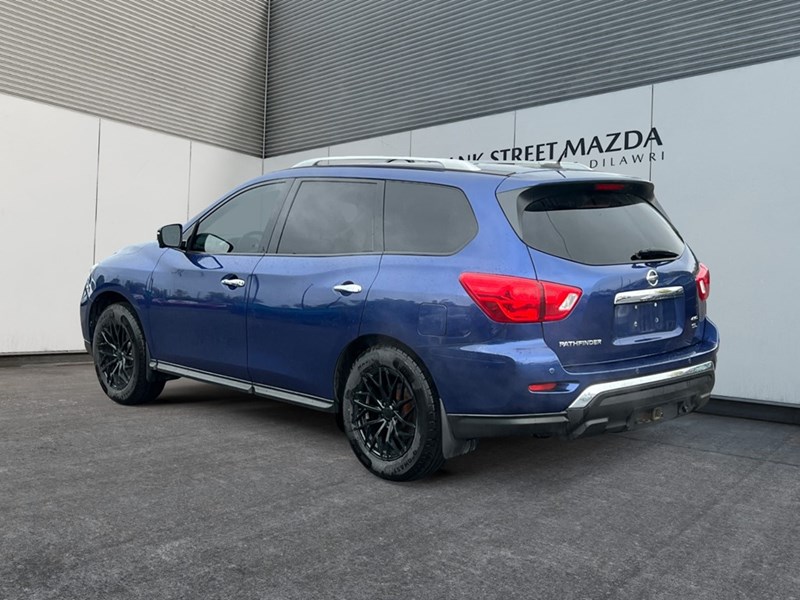 2018 Nissan Pathfinder 4x4 Midnight Edition