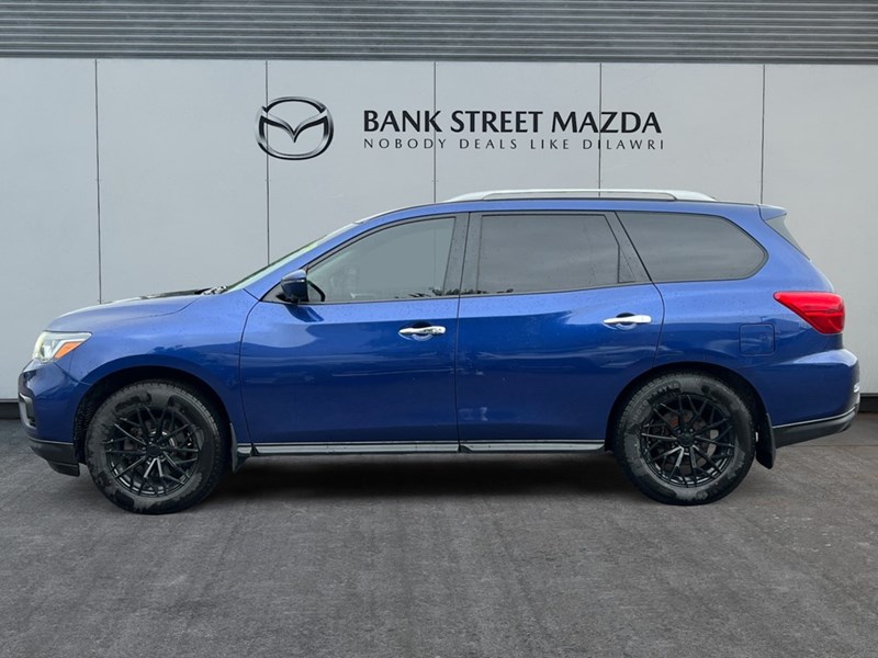2018 Nissan Pathfinder 4x4 Midnight Edition